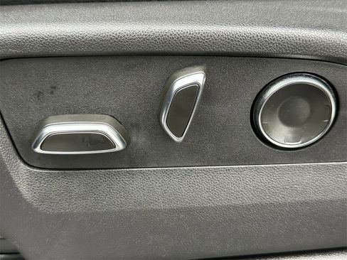 Used 2025 GMC Yukon XL Denali image 23