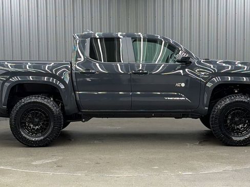 Used 2026 Toyota Tacoma SR5 AWD/4WD image 6