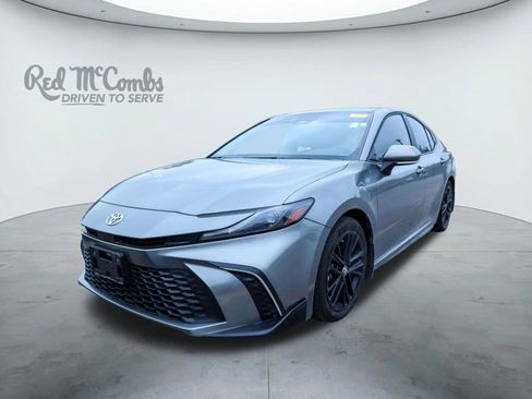 Used 2025 Toyota Camry SE FWD image 1