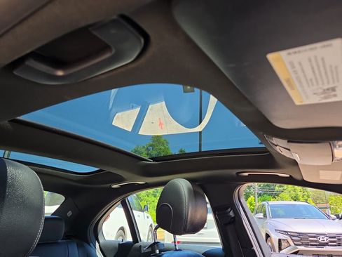 Used 2018 Mercedes-Benz C 300 Sedan image 19