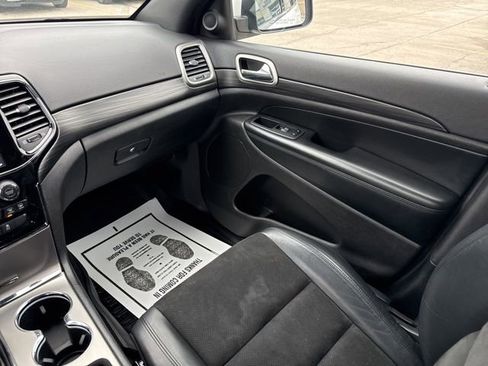 Used 2019 Jeep Grand Cherokee Altitude image 19