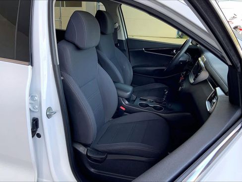 Used 2017 Kia Sorento LX image 9