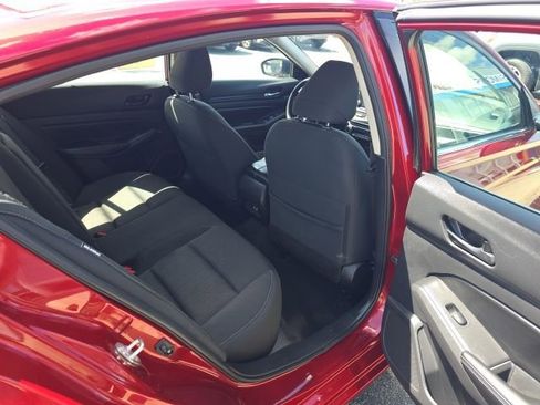 Used 2025 Nissan Altima 2.5 SV FWD image 34