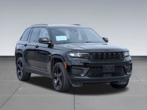 Used 2023 Jeep Grand Cherokee Altitude AWD/4WD image 8