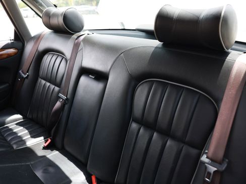 Used 2002 Jaguar XJ8 image 8