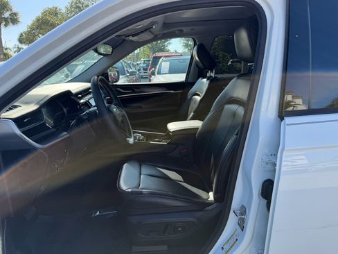 Used 2023 Jeep Grand Cherokee 4WD 4xe image 12
