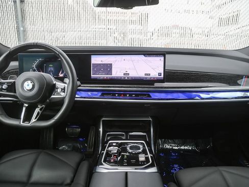 Certified 2025 BMW 740i RWD image 9