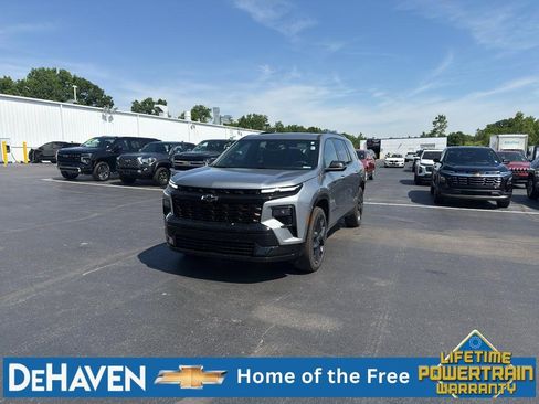 Used 2026 Chevrolet Traverse RS w/ LPO, Floor Liner Package AWD/4WD image 1