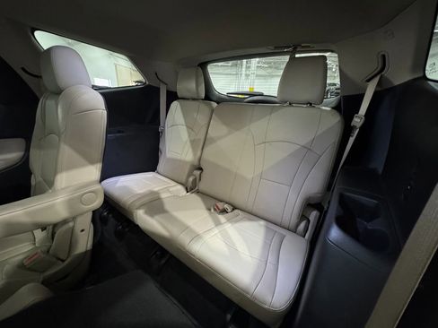 Used 2019 Buick Enclave Essence image 35