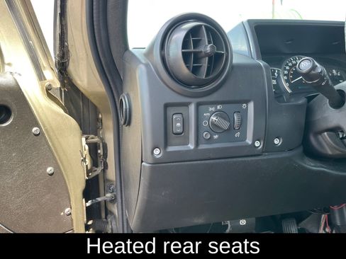 Used 2005 HUMMER H2 SUT w/ Preferred Equipment Group AWD/4WD image 13