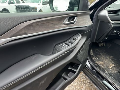 New 2026 Jeep Grand Cherokee Altitude image 15