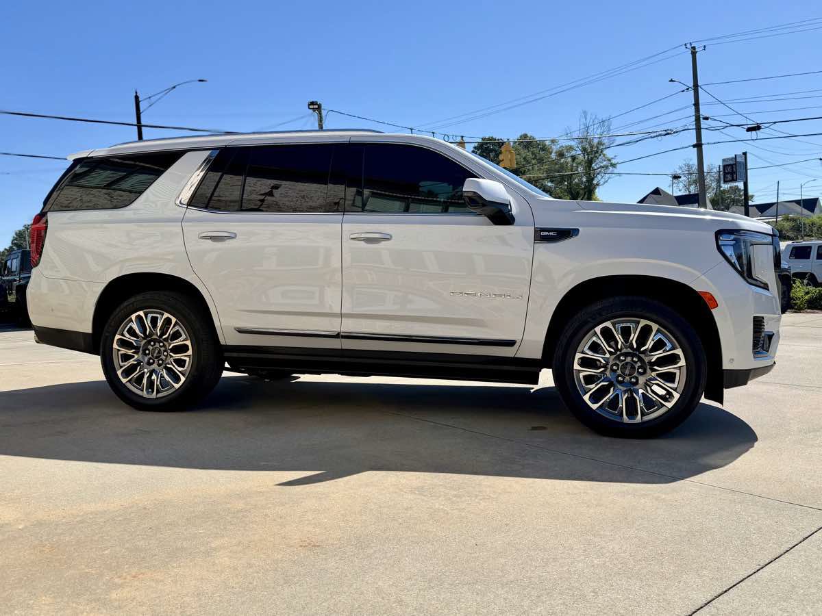 Used 2023 GMC Yukon Denali Ultimate AWD/4WD image 5