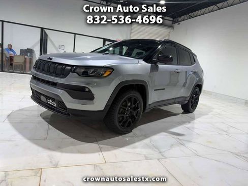 Used 2022 Jeep Compass Latitude w/ Sun and Sound Group FWD image 1