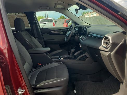Used 2025 Chevrolet TrailBlazer LS w/ LS Convenience Package FWD image 29