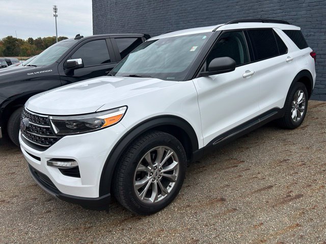 Used 2021 Ford Explorer XLT w/ Equipment Group 202A AWD/4WD image 2