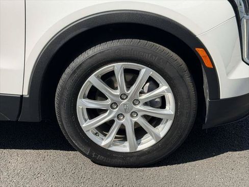 Used 2023 Cadillac XT4 Luxury w/ Cold Weather Package AWD/4WD image 9