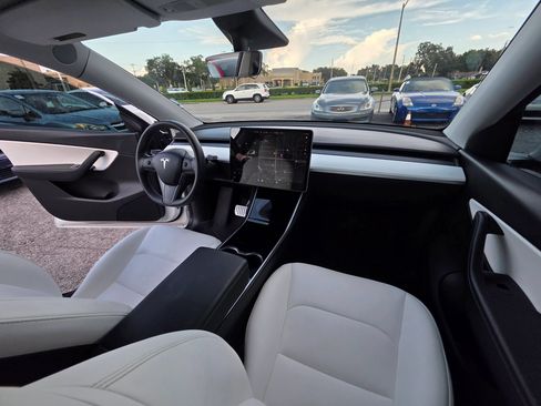 Used 2020 Tesla Model Y Performance AWD/4WD image 16