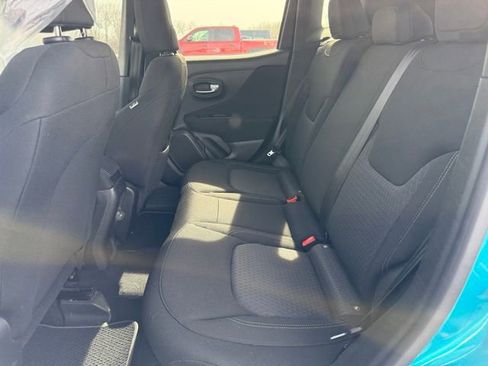 Used 2021 Jeep Renegade Latitude w/ Luxury Group II image 8