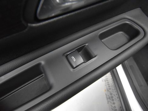 Used 2023 GMC Terrain SLE w/ Driver Convenience Package image 10