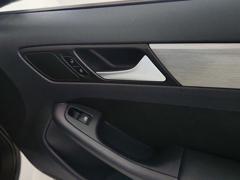 Used 2016 Volkswagen Jetta Sport FWD image 35
