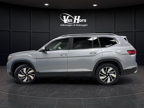 Used 2024 Volkswagen Atlas SEL AWD/4WD image 4
