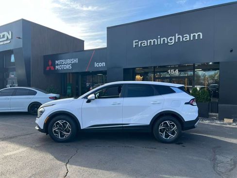 Used 2025 Kia Sportage LX image 4