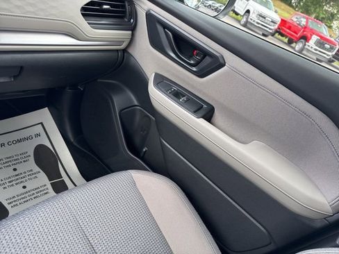 Used 2025 Subaru Forester Premium image 30