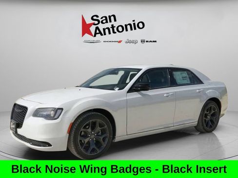Used 2023 Chrysler 300 Touring w/ Sport Appearance Package RWD image 7