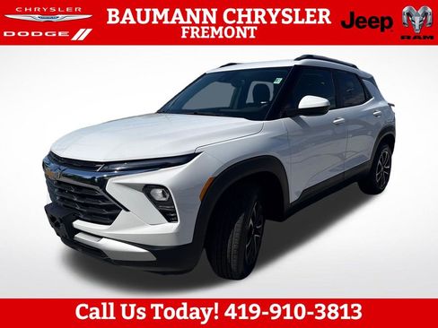 Used 2025 Chevrolet TrailBlazer LT AWD/4WD image 2