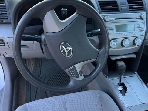 Used 2010 Toyota Camry LE image 20