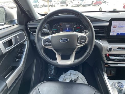 Used 2022 Ford Explorer XLT w/ Equipment Group 202A image 12
