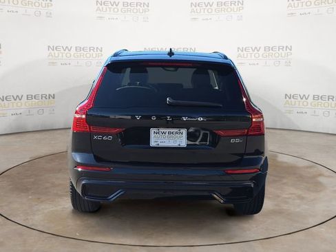 Used 2025 Volvo XC60 B5 Core AWD/4WD image 4
