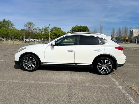 Used 2016 INFINITI QX50 2WD w/ Deluxe Touring Package image 8