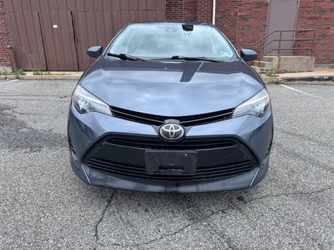 Used 2018 Toyota Corolla LE FWD image 2