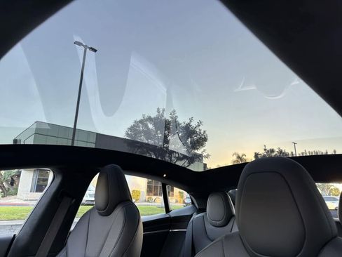Used 2025 Tesla Model S image 10