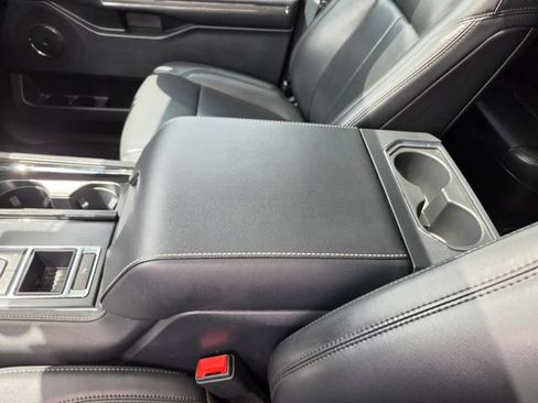 Used 2022 Ford Expedition XLT RWD image 12