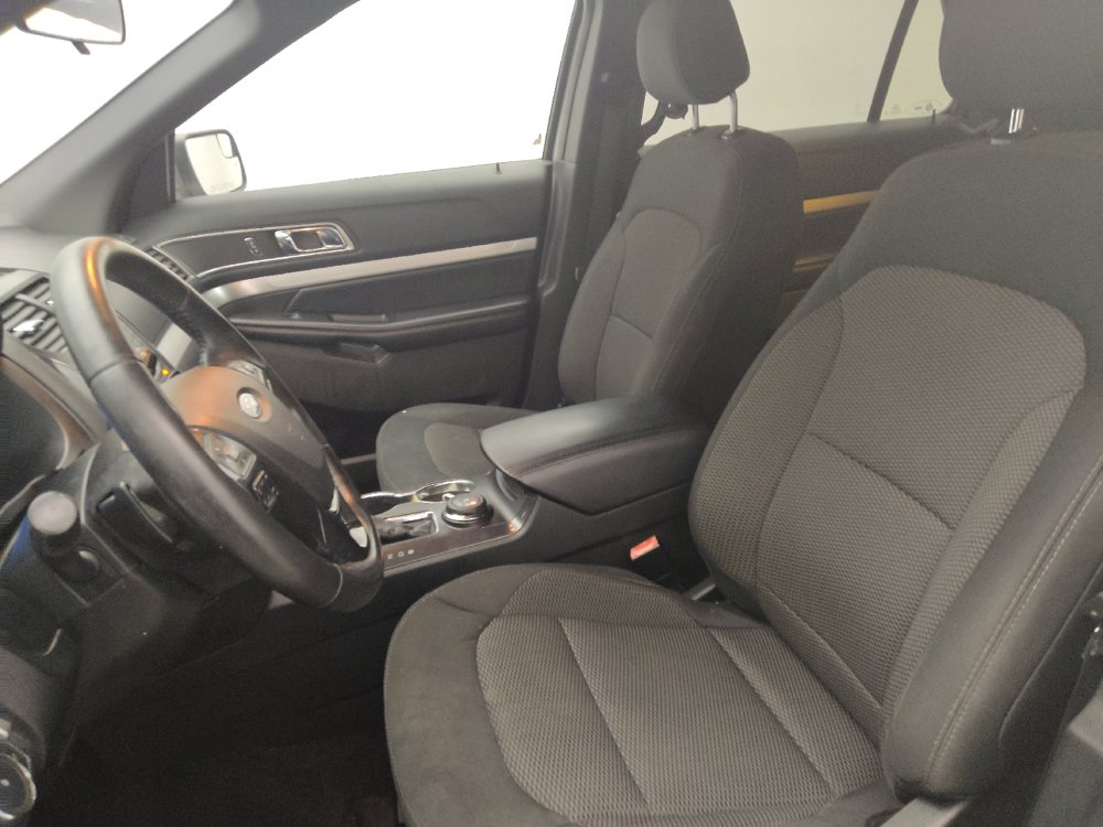 Used 2017 Ford Explorer XLT AWD/4WD image 17