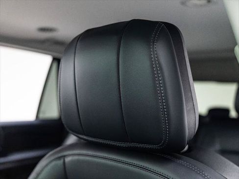 New 2027 Lincoln Navigator Premiere RWD image 15