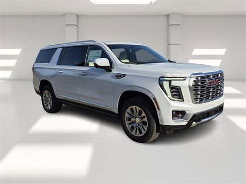 New 2026 GMC Yukon XL Denali w/ Sun & Power Step Package image 7