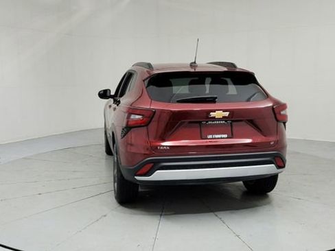 Used 2024 Chevrolet Trax LT w/ Driver Confidence Package image 4