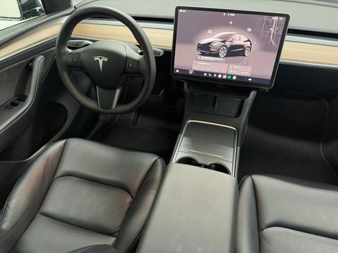Used 2025 Tesla Model Y Long Range RWD image 29