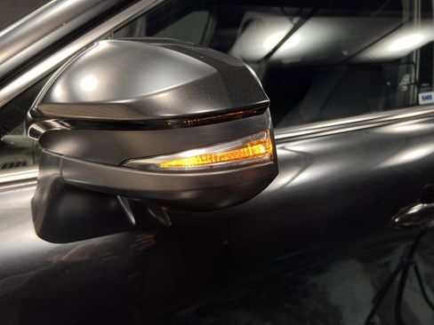 Used 2024 Toyota Venza XLE image 24