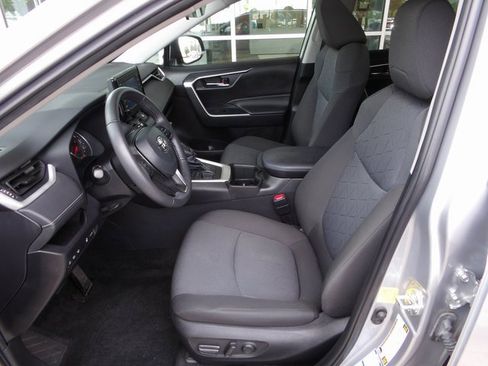 Used 2022 Toyota RAV4 XLE w/ Convenience Package image 19