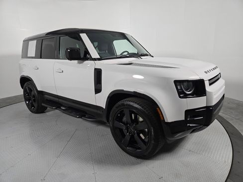 New 2026 Land Rover Defender 110 X-Dynamic SE AWD/4WD image 16
