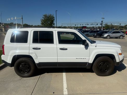 Used 2014 Jeep Patriot Sport image 5