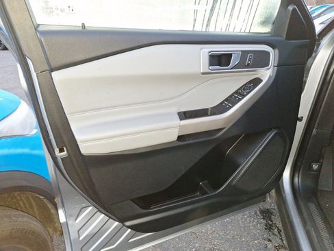 Used 2023 Ford Explorer XLT w/ Equipment Group 202A image 10