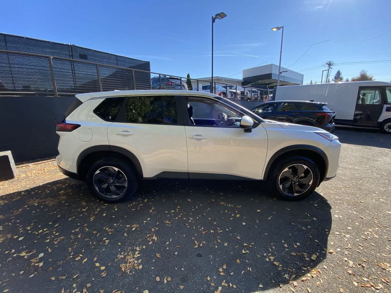 Used 2024 Nissan Rogue SV AWD/4WD image 7