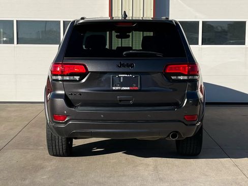 Used 2018 Jeep Grand Cherokee Altitude AWD/4WD image 22