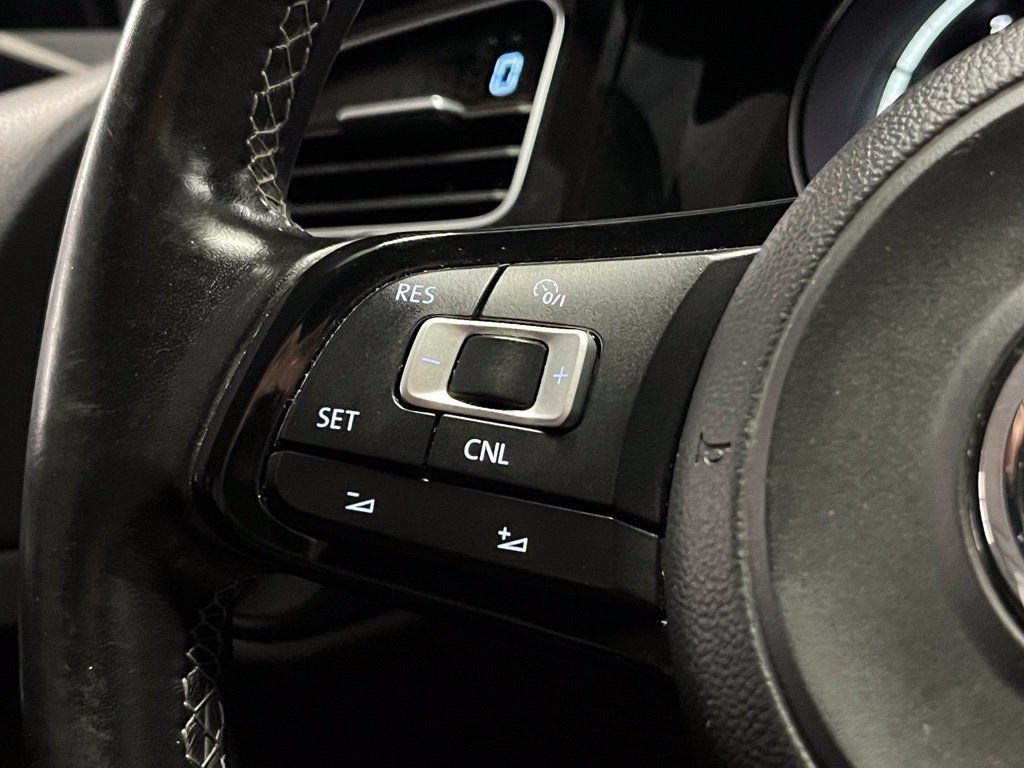 Used 2015 Volkswagen Golf R 4-Door AWD/4WD image 23