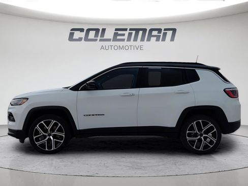Used 2025 Jeep Compass Limited AWD/4WD image 2